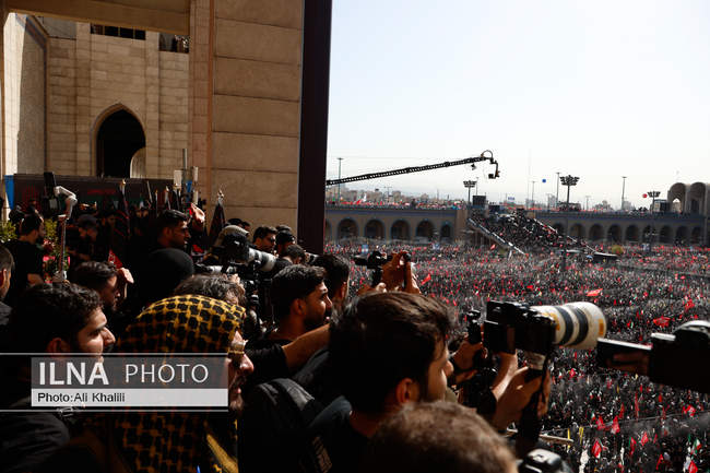 اقامه نماز بر پیکر رهبر شهید انقلاب در مصلای تهران / 7