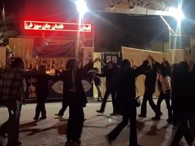 گرامیداشت یاد دانش آموزان فرزانگان توسط دوستان و هم مدرسه‌ای‌ها با شعرخوانی و روشن کردن شمع + فیلم