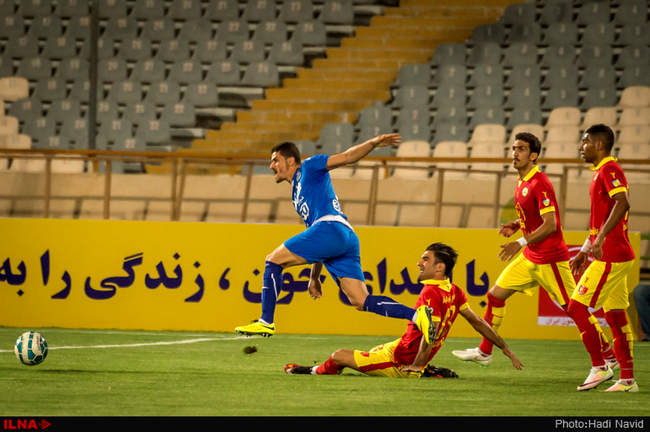 لیگ برتر فوتبال ۱۳۹۵: استقلال تهران - نفت تهران