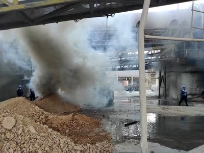 آتش‌سوزی کارخانه تولید چرم ایوانکی تلفات نداشت 