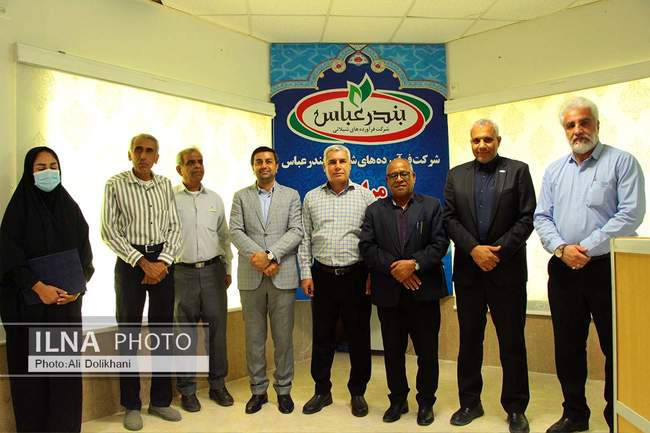 برگزاری مراسم گرامیداشت قانون تصویب کار در بندرعباس/ کارگران نمونه ت