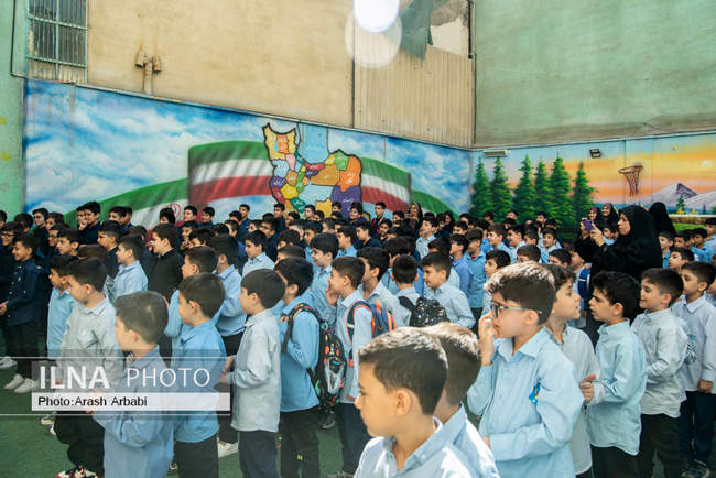 بازدید رییس کنفدراسیون اتحادیه کارمندان بخش عمومی ترکیه از دبستان ا