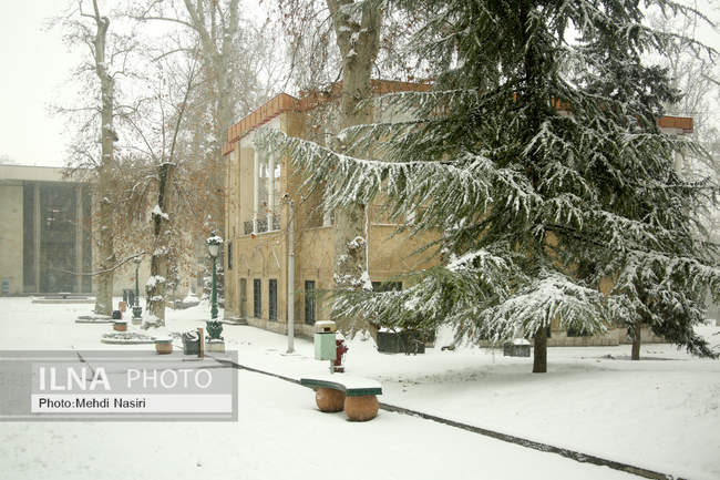 مجموعه فرهنگی-تاریخی نیاوران در یک روز برفی