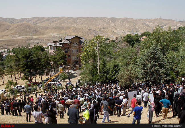 مراسم خاکسپاری پیکر عباس کیارستمی در لواسان