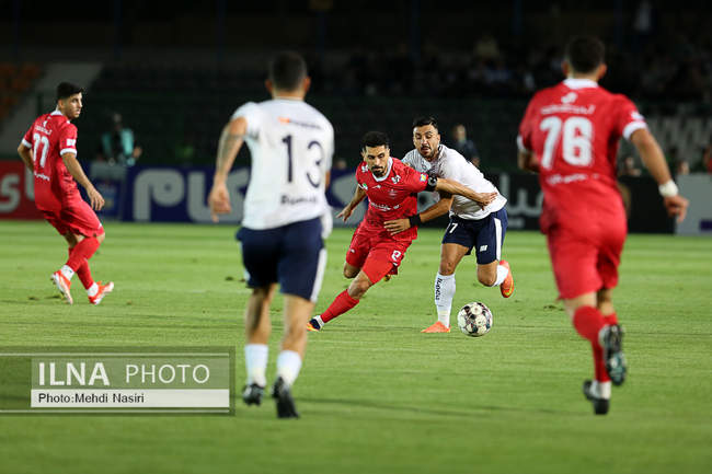 دیدار تیم های فوتبال پرسپولیس تهران و ملوان بندرانزلی