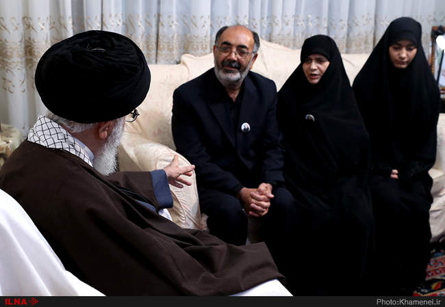 حضور رهبر انقلاب در منزل شهید محمدعلی بایرامی از شهدای ناجا