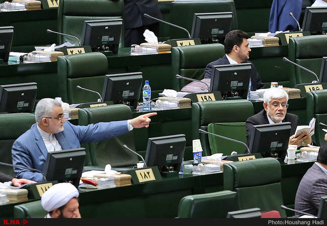 از خوش‌وبش نمایندگان با وزرا تا تجمع در جایگاه هیات رئیسه