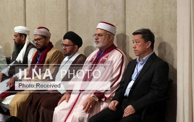 دیدار جمعی از مردم، مسئولان و مهمانان کنفرانس وحدت اسلامی با مقام مع