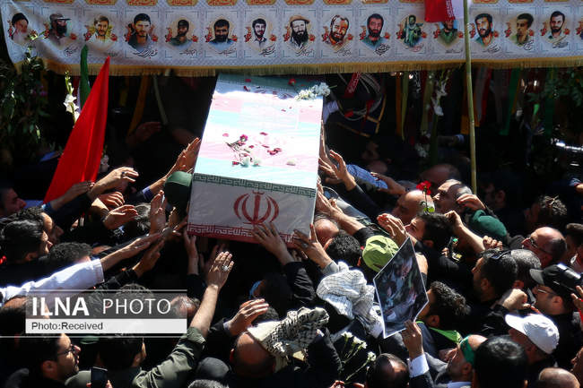 تشییع پیکر شهدای مدافع حرم در میدان امام حسین (ع)