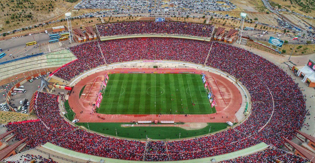 حاشیه دیدار تراکتور - پرسپولیس/ پرتاب سنگ بازی را متوقف کرد