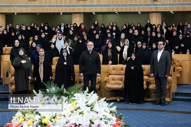 مراسم تجلیل از مقام زن با حضور رییس جمهور