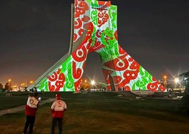 تجلیل برج آزادی از امدادگران هلال احمر