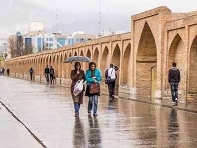 پیش‌بینی کاهش ۵ تا ۸ درجه ای دمای هوای اصفهان/ محورهای اردستان، نایین، خورو و بیابانک متاثر از توفان