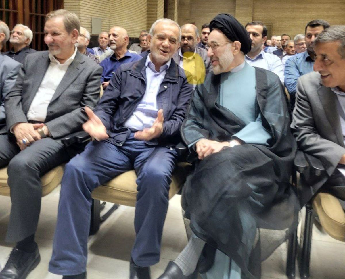 حضور سید محمد خاتمی و پزشکیان در مراسم ختم مرحوم میلی منفرد