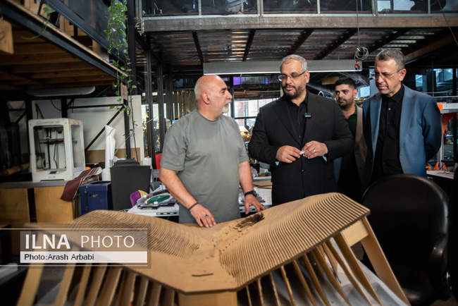بازدید معاون توسعه کارآفرینی و اشتغال وزارت کار از کارخانه نوآوران آ