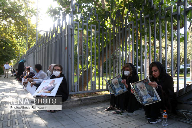 تشییع پیکر هوشنگ ابتهاج در تهران