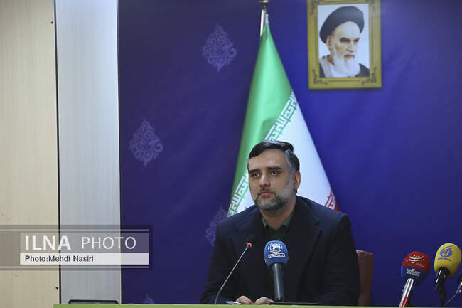  علی رمضانی (مدیرعامل خانه کتاب) 