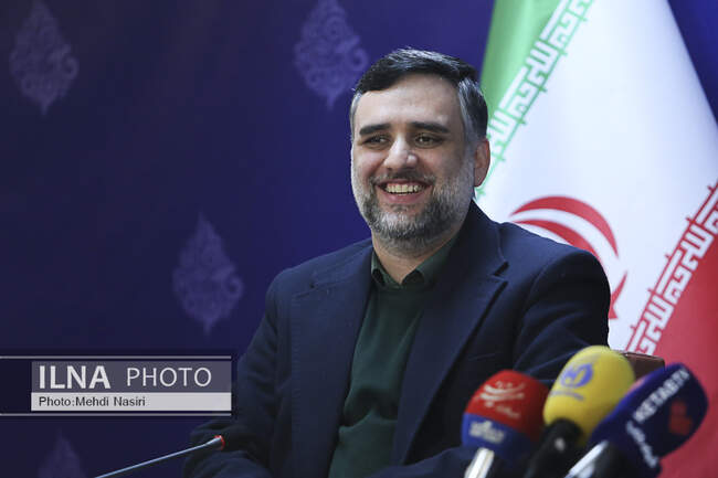  علی رمضانی (مدیرعامل خانه کتاب) 