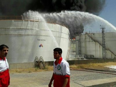 آتش‌سوزی در پتروشیمی بیستون کرمانشاه+ عکس