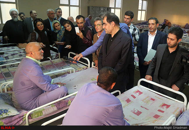 بازدید حسن هاشمی وزیر بهداشت از مرکز آسیب دیدگان اجتماعی سرای‌احسان
