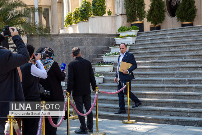 حاشیه جلسه هیات دولت- 6 اسفند