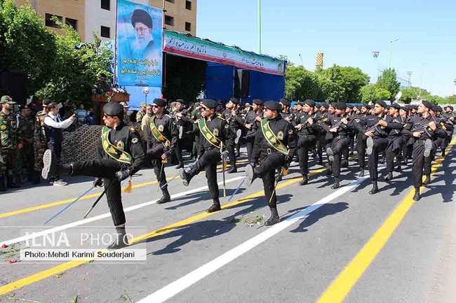 رژه ارتش به مناسبت روز ۲۹ فروردین در اصفهان