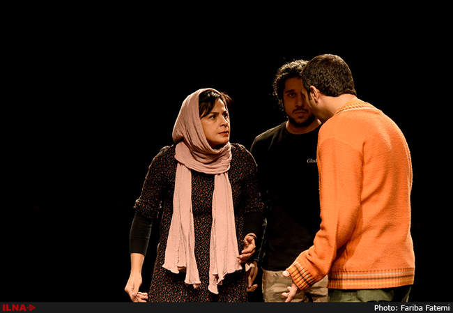 نمایش بهمن در تالار سایه شهر به روی صحنه رفت