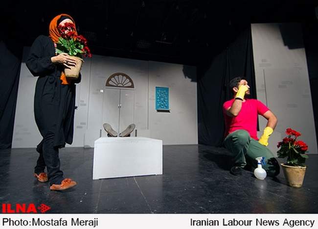 نمایش مسافران در قم به روی صحنه رفت