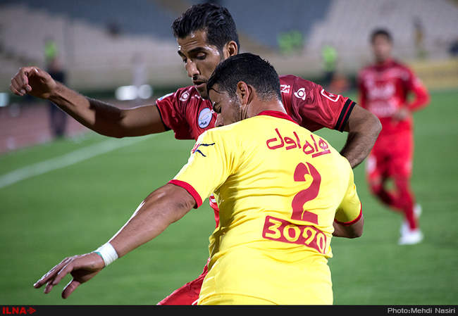 مسابقه فوتبال بین دوتیم پرسپولیس تهران و نفت تهران