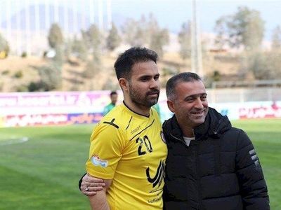 محمد نصرتی موقتا سرمربی اکسین شد