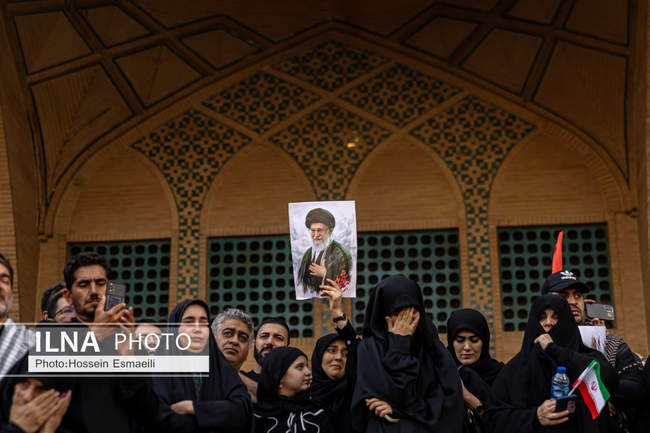 اقامه نماز بر پیکر رهبر شهید انقلاب در مصلای تهران/ 8