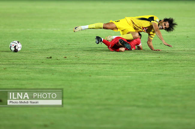 دیدار تیمهای فوتبال پرسپولیس تهران و فجر شهید سپاسی شیراز 