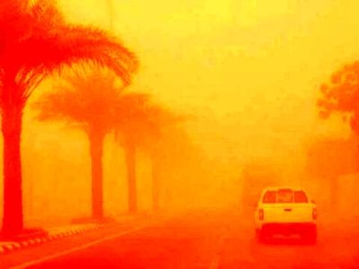 یک میلیون نفر تحت تأثیر گردوخاک بادهای ۱۲۰ روزه در شرق کشور/توفان شن میدان دید در برخی محورهای مواصلاتی را به صفر رساند