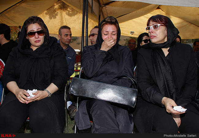 مراسم چهلم فرهنگ شریف در بهشت زهرا