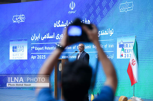 افتتاحیه نمایشگاه توانمندی‌های صادراتی ایران با حضور رییس جمهور