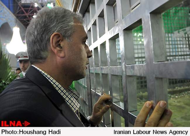 وزیر کار به همراه دبیر کل خانه کارگر در اجتماع بزرگ کارگران حاضر در ح