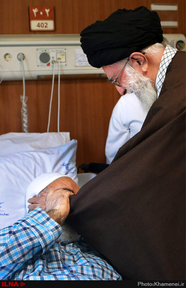 عیادت مقام معظم رهبری از حجت‌الاسلام محمدی گلپایگانی و همسر شهید عب