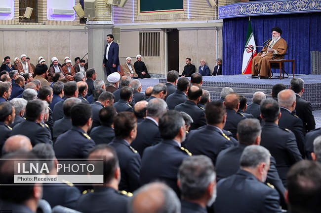 دیدار جمعی از فرماندهان نیروی هوایی و پدافند هوایی ارتش با رهبر انقل