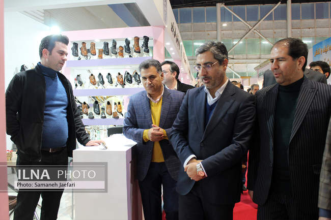 بازدید معاون وزیر صنعت از نمایشگاه کیف و کفش مشهد