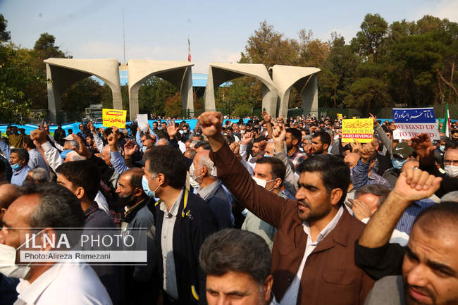 راهپیمایی مردم تهران در محکومیت حمله تروریستی به حرم مطهر احمدبن موس