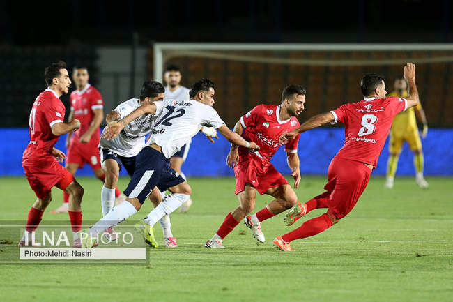 دیدار تیم های فوتبال پرسپولیس تهران و ملوان بندرانزلی
