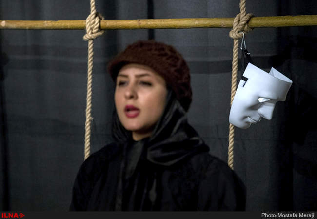 نمایش مسافران در قم به روی صحنه رفت