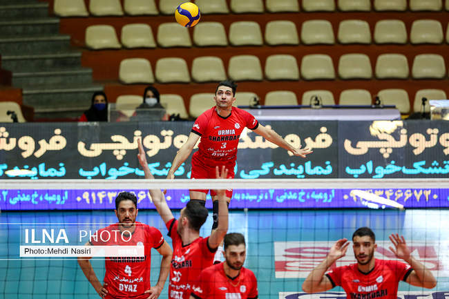 دیدار والیبال بین تیم‌های شهرداری ارومیه و لبنیات هراز آمل