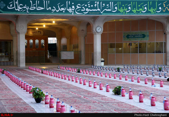 سفره افطار در حرم حضرت معصومه(س)