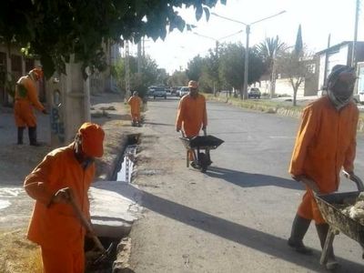 انتقاد کارگران شهرداری خاش از معوقات مزدی
