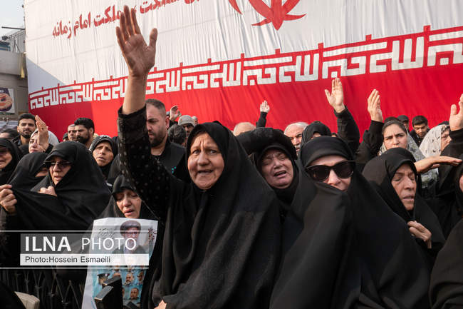 خاکسپاری پیکر شهید علی شمخانی در امامزاده صالح (ع)