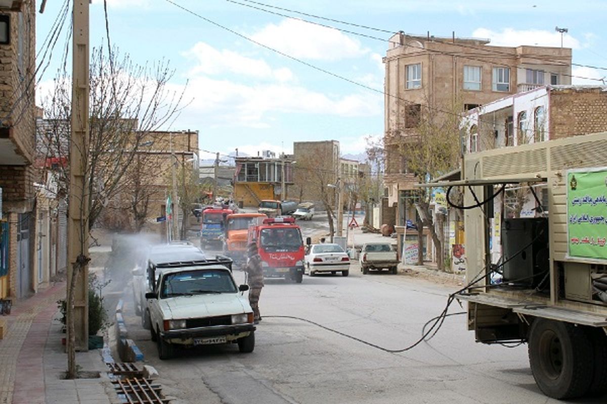 پدافند هوایی ارتش معابر شهرها و روستاهای اراک را ضدعفونی کرد