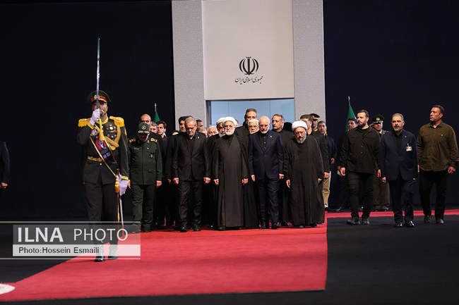 ادای احترام سران قوا و مسئولان نظام به پیکر آقای شهید ایران