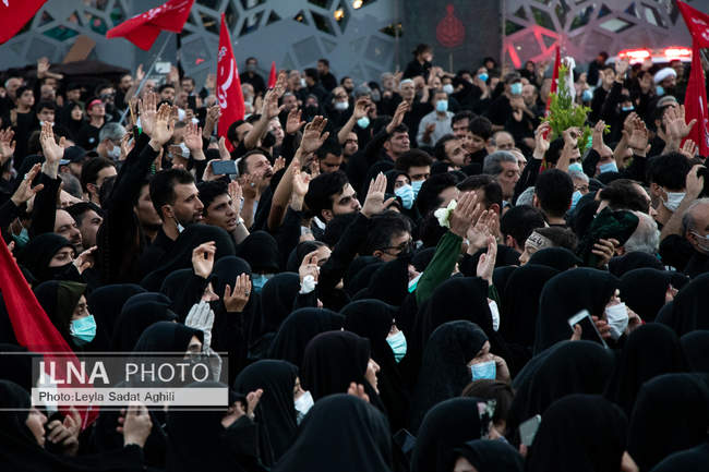 آیین تشییع شهدای مدافع حرم در میدان امام حسین (ع)