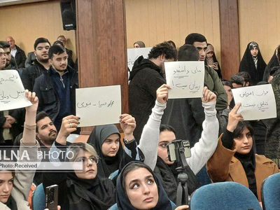 صحبت‌های صریح دانشجویان رو در رو با سخنگوی دولت/ از پیگیری وضعیت ضیا نبوی تا بحث درباره مذاکره با غرب